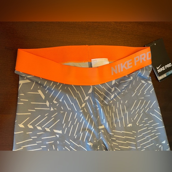 NWT Nike Pro Bash Women’s Training Compression Shorts - Picture 3 of 10